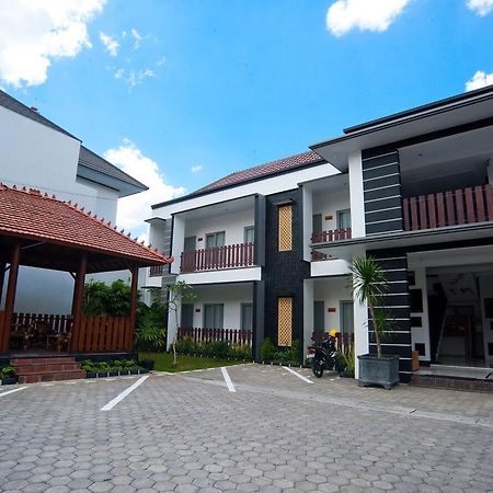 Retra'S Hostel Kejayan Екстер'єр фото